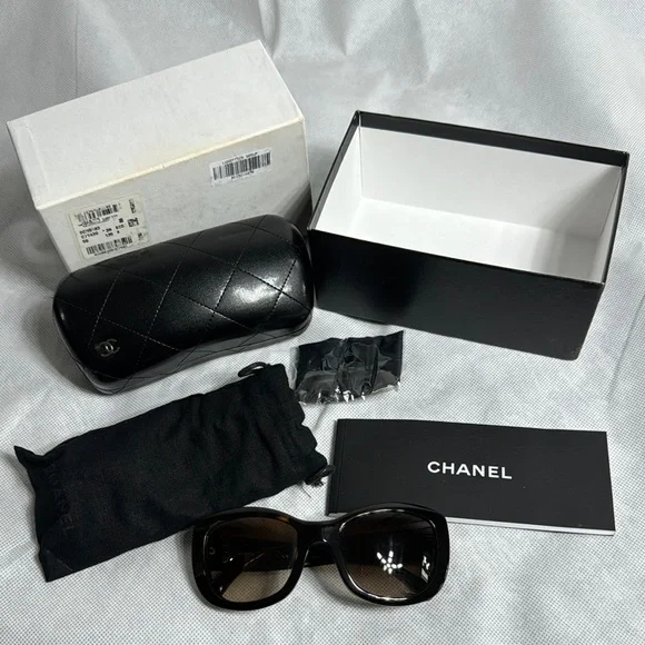 CHANEL Black Quilted Sunglasses Set Vintage 1988 CHANEL Quilted Leather Sunglasses - Etsy main image 2